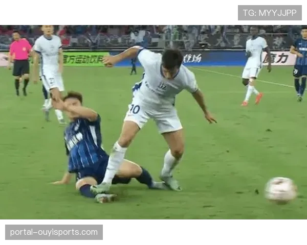 德甲VAR技术再度纠正红牌漏判热议保障比赛公正性提升裁判权威 德甲VAR技术再度纠正红牌漏判热议保障比赛公正性提升裁判权威