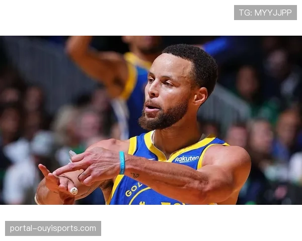 斯蒂芬·库里接受专访谈及比赛风格：“现在的空间环境是我们十年前梦寐以求的”